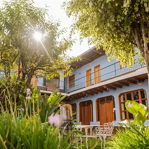 https://hotel-casa-de-las-fuentes.guatemalaantiguahotels.com
